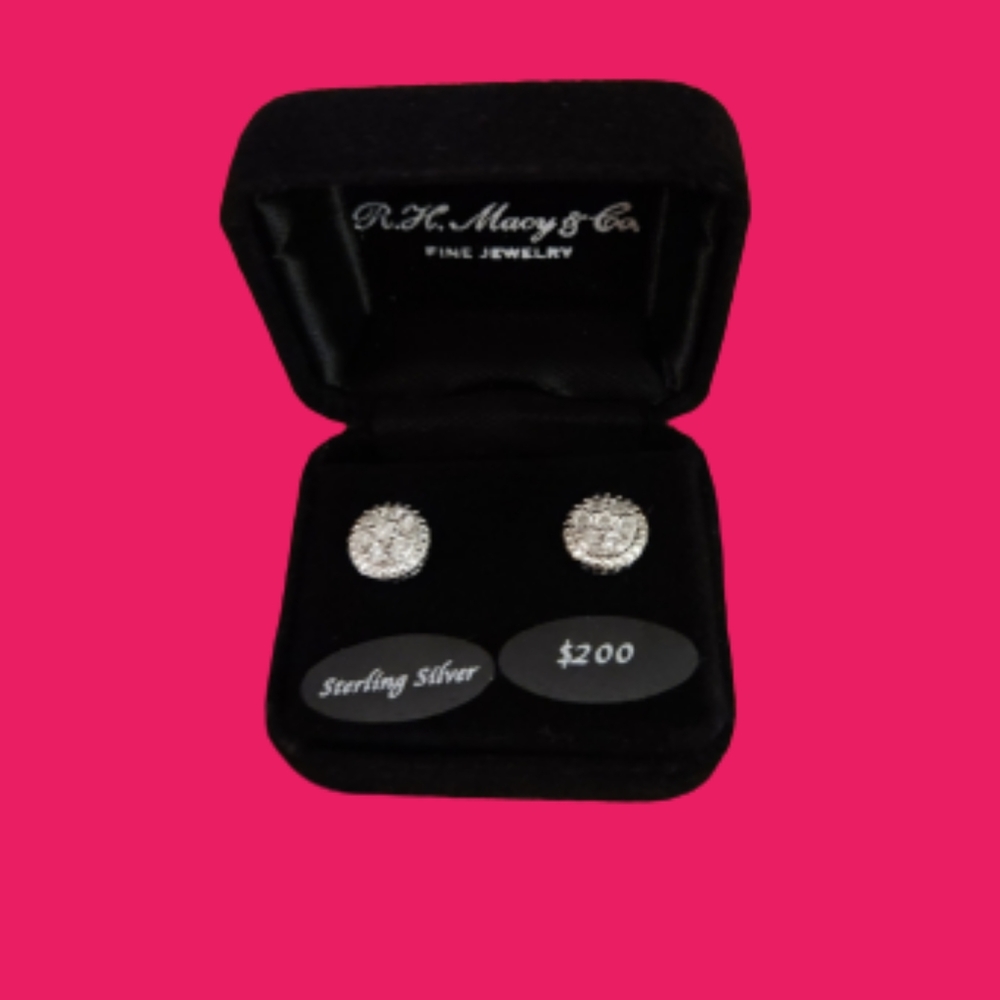 💥New Diamond Stud Earrings - Picture 8 of 10